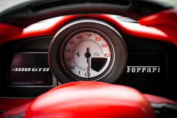 Аренда Феррари 488 2017 года в Дубае, REF-94