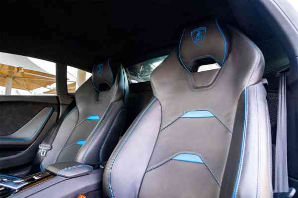 Rent Blue unique Lamborghini Huracan 2020 model, REF-171 in Dubai
