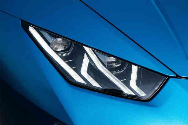 Аренда синего Lamborghini Huracan Evo Spyder в Дубае