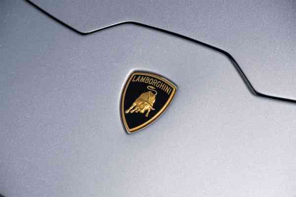 Rent Silver Lamborghini Huracan Evo Spider in Dubai