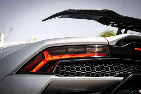 Аренда серого Lamborghini Huracan Evo в Дубае