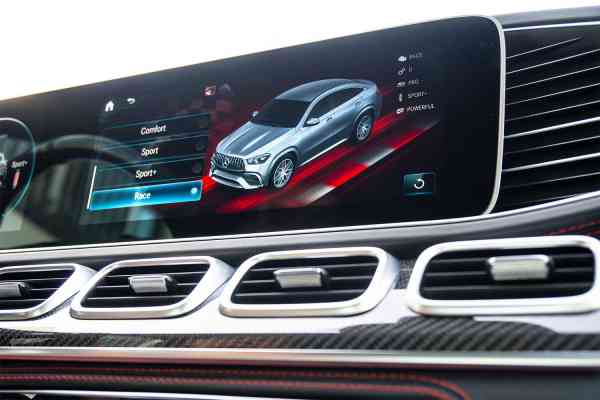 Rent White brand new Mercedes-Benz GLE 2021 model, REF-126 in Dubai