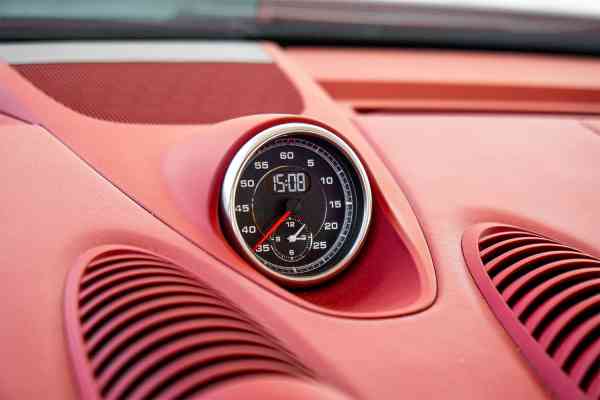 Арендуйте Порш Бокстер в Дубае по доступным ценам