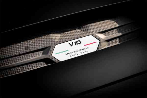 Аренда Ламборгини Хуракан 2020 года в Дубае, REF-172