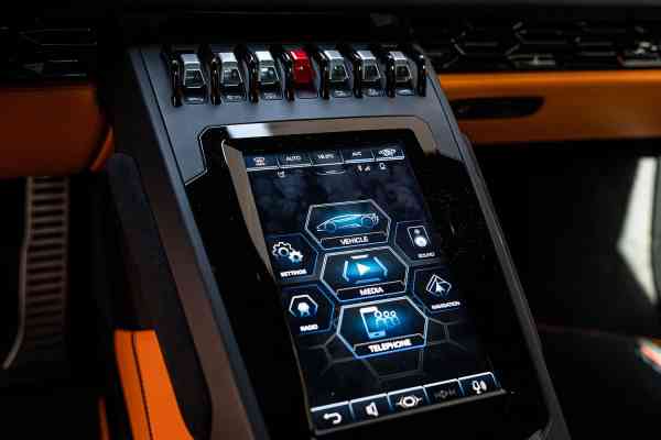 Аренда оранжевого Lamborghini Evo Coupe в Дубае