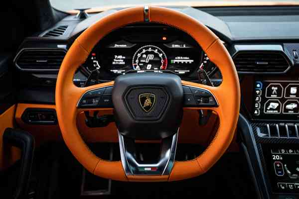 Аренда Ламборгини Урус Дубай