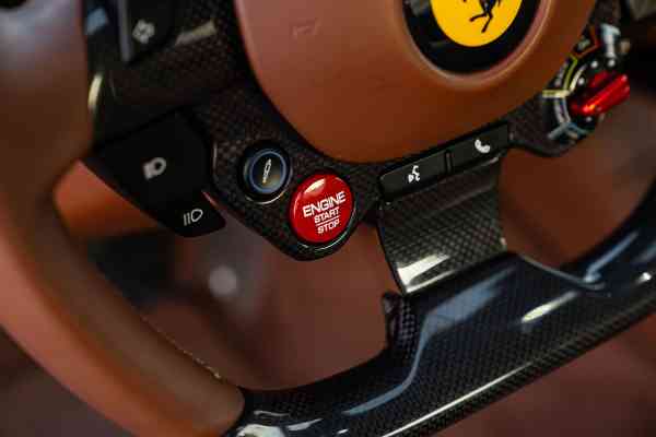 Аренда Феррари 812 Дубай