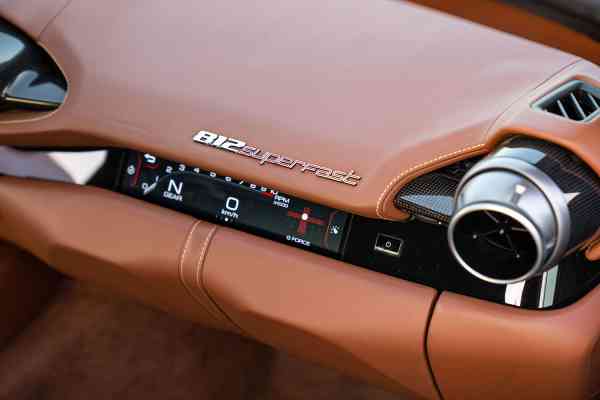 Аренда Феррари 812 Дубай