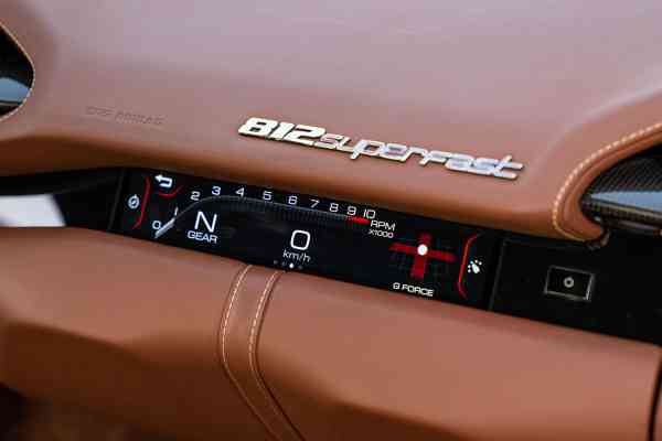 Аренда Феррари 812 Дубай