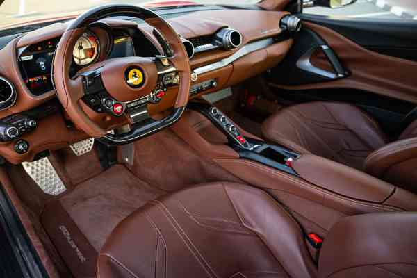 Аренда Феррари 812 Дубай