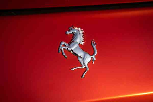 Аренда Феррари 812 Дубай