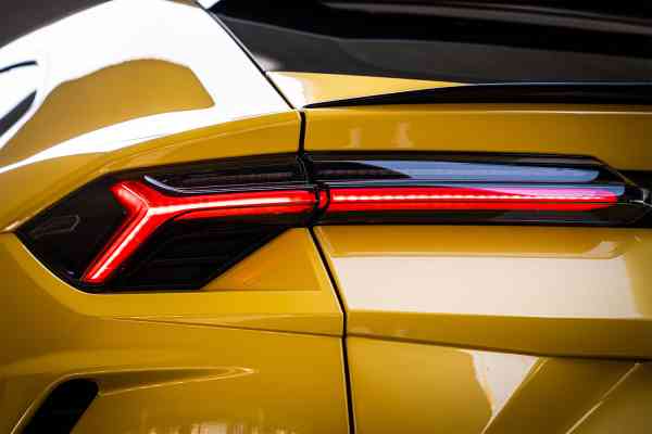 Аренда желтого Lamborghini Urus MY Capsule в Дубае