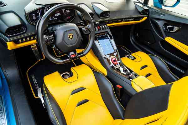 Аренда синего Lamborghini Huracan Evo Spyder в Дубае