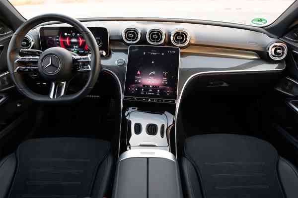 Аренда Мерседес Бенз Ц300 в новом кузове