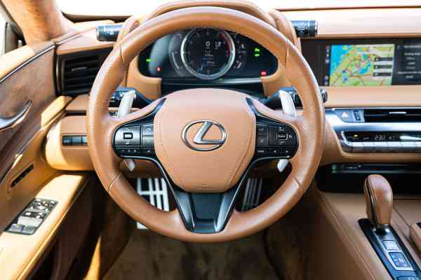 Лексус ЛС500 доступен в аренде вместе с нами!