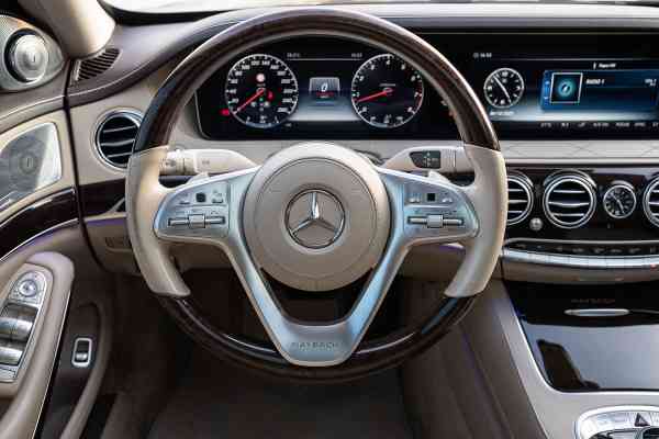 Rent luxurious Mercedes-Benz Maybach in Dubai