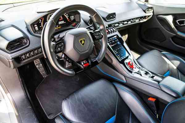 Аренда серого Lamborghini Huracan Evo в Дубае