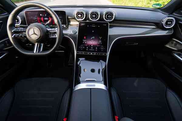 Мерседес Бенз Ц300 - 2022 года