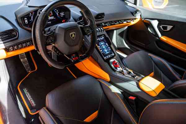 Аренда оранжевого Lamborghini Evo Coupe в Дубае