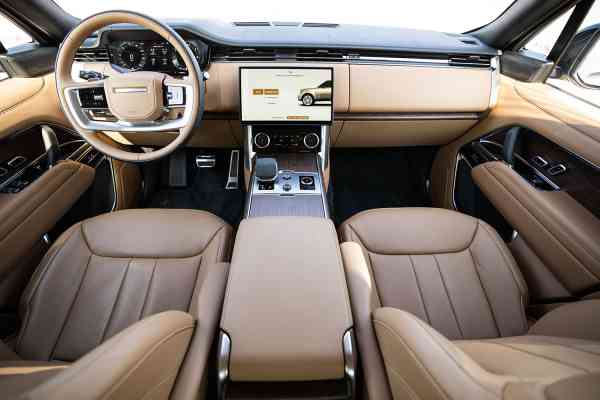 Latest Range Rover Vogue is ready for your trip