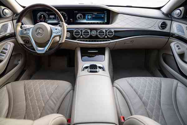 Rent luxurious Mercedes-Benz Maybach in Dubai