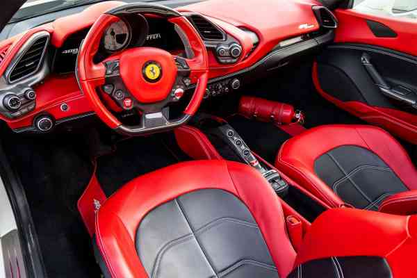 Аренда Феррари 488 2018 года в Дубае, REF-115