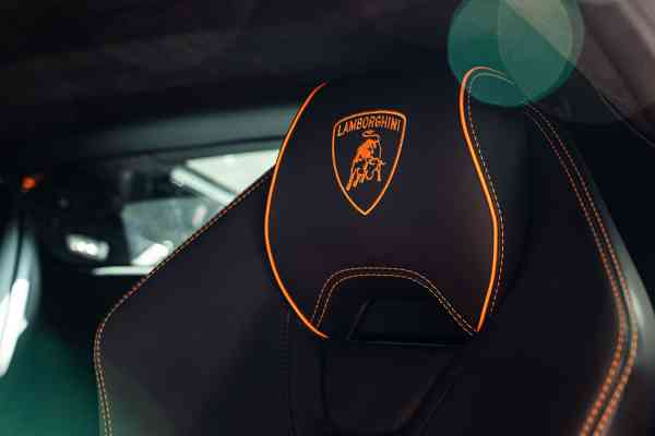 Аренда оранжевого Lamborghini Evo Coupe в Дубае