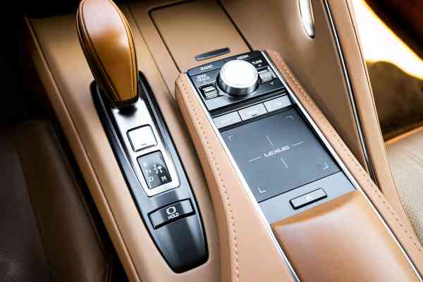 Лексус ЛС500 доступен в аренде вместе с нами!