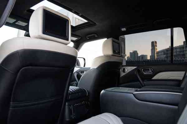 Семейный 7-местный Infiniti QX80 доступен в аренду в Дубае