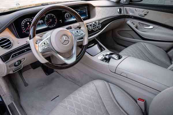 Rent luxurious Mercedes-Benz Maybach in Dubai