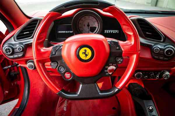 Аренда Феррари 488 2017 года в Дубае, REF-94