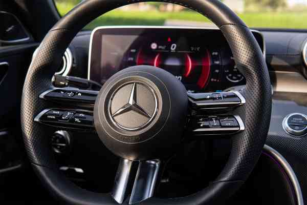 Мерседес Бенз Ц300 - 2022 года