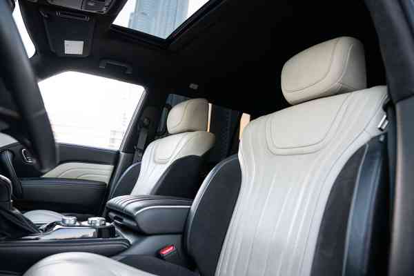 Семейный 7-местный Infiniti QX80 доступен в аренду в Дубае