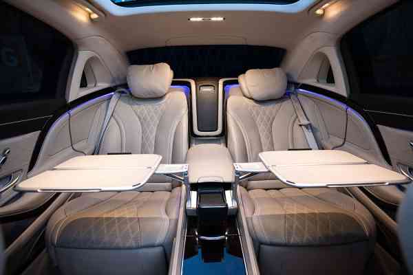 Rent luxurious Mercedes-Benz Maybach in Dubai