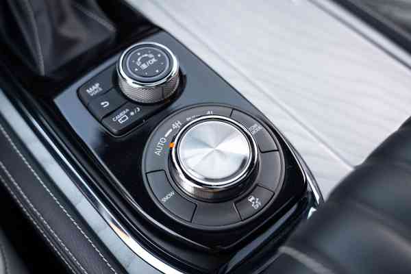 Семейный 7-местный Infiniti QX80 доступен в аренду в Дубае