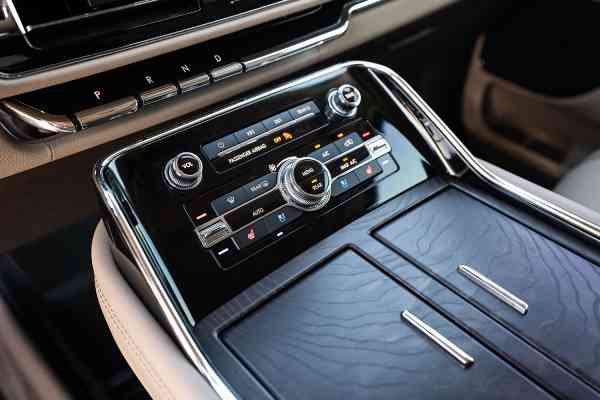 Линкольн Навигатор доступен в аренде