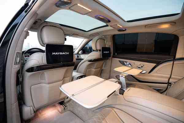 Rent luxurious Mercedes-Benz Maybach in Dubai