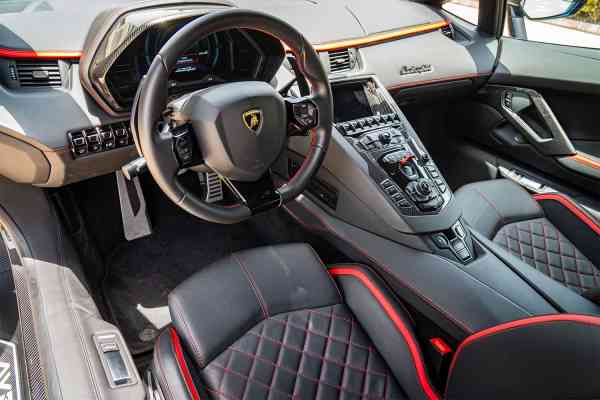 Аренда Ламборгини Авентадор 2020 года в Дубае, REF-83