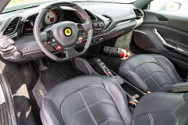 Аренда Феррари 488 2018 года в Дубае, REF-95