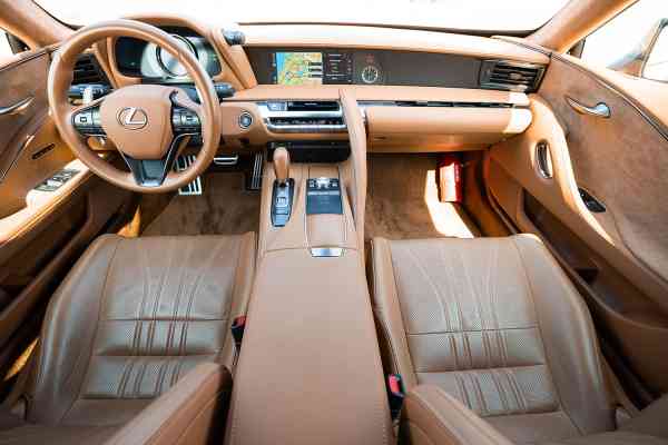 Лексус ЛС500 доступен в аренде вместе с нами!