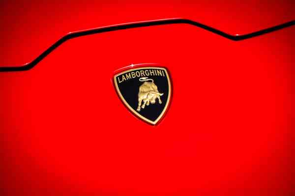 Аренда красного Ламборгини Хуракан 2021 года в Дубае, REF-210