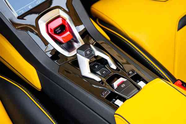 Аренда синего Lamborghini Huracan Evo Spyder в Дубае