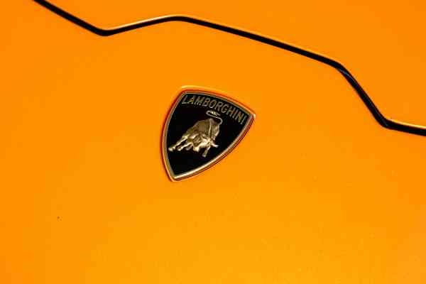 Аренда оранжевого Lamborghini Evo Coupe в Дубае