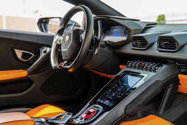 Rent Black Lamborghini Huracan Evo in Dubai