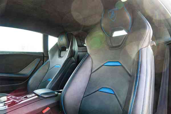 Аренда серого Lamborghini Huracan Evo в Дубае