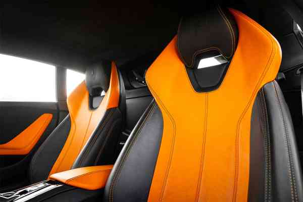 Rent White Lamborghini Huracan in Dubai