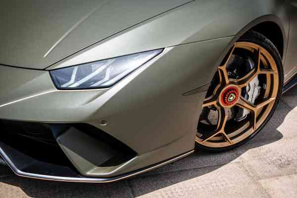 Rent Green unique Lamborghini Huracan 2018 model, REF-120 in Dubai