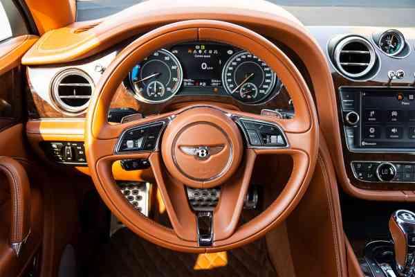 Аренда Бентли Бентейга 2020 года в Дубае, REF-151