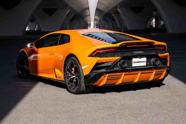 Аренда оранжевого Lamborghini Evo Coupe в Дубае