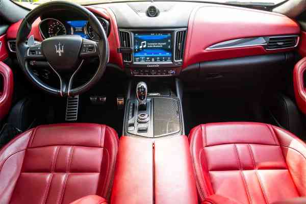 Аренда Мазерати Леванте 2019 года в Дубае, REF-160